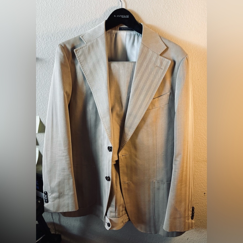Suitsupply Tan Herringbone Suit 42r